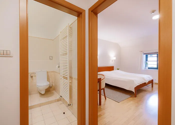 Pri Zabarju 招待所