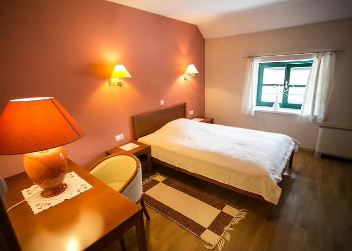 Pri Zabarju Gasthuis 3*